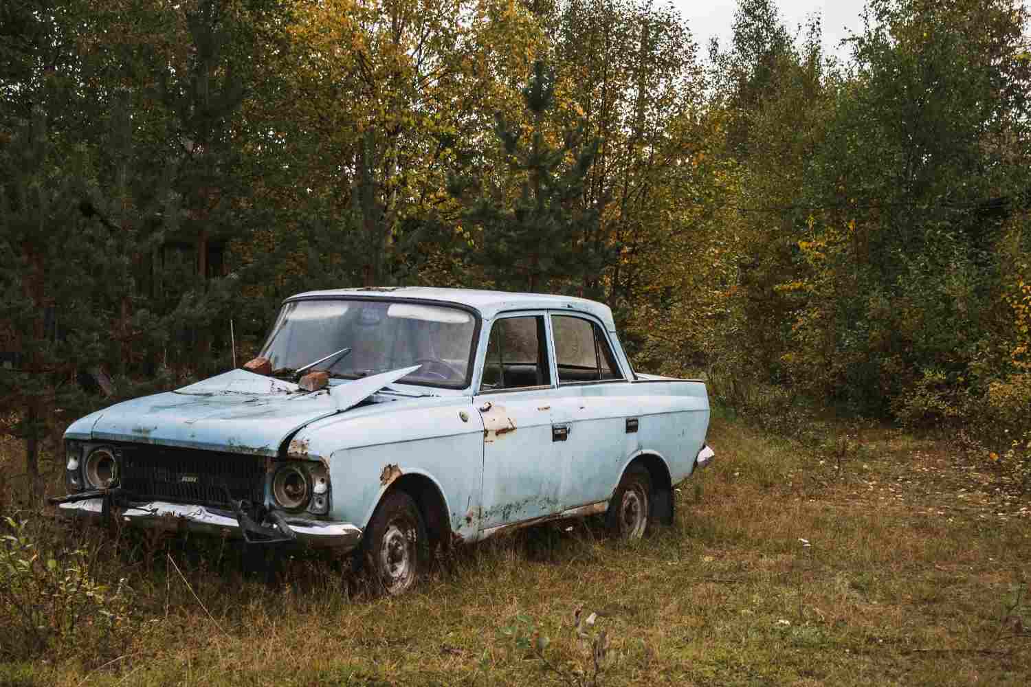 Junk car value comparison between scrapping a whole vehicle and selling individual parts